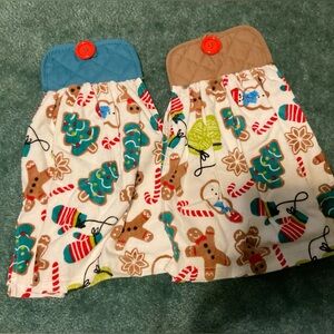 20 Festive Holiday Kitchen Towels with heat pads